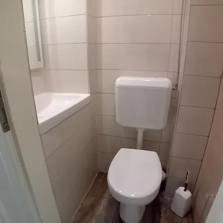 Gemuetliches Haus Mit Drei Schlafzimmern Apartman